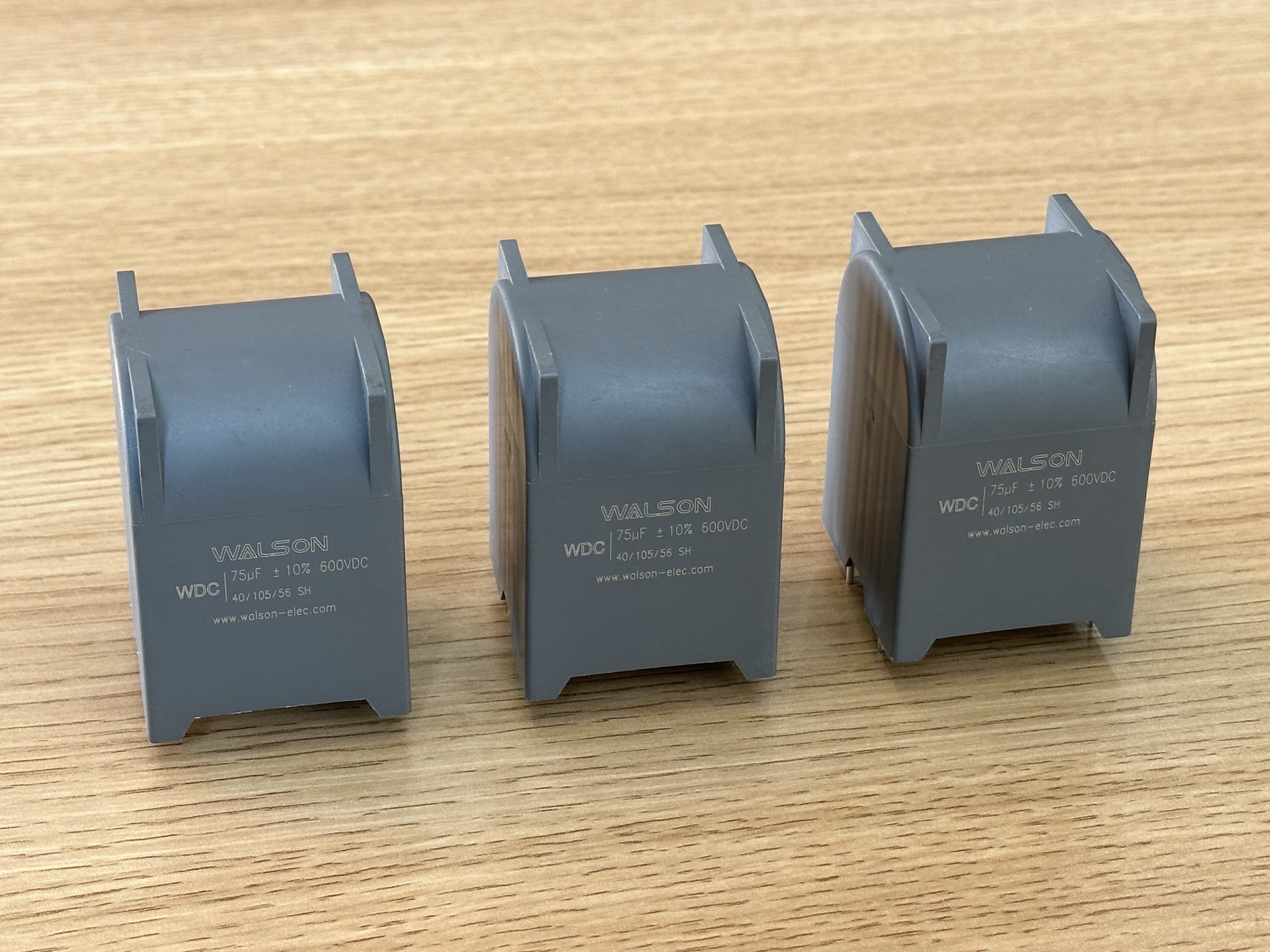 필름 커패시터의 ESR/ESL 매개변수 해석과 장비 작동에 대한 중요한 영향